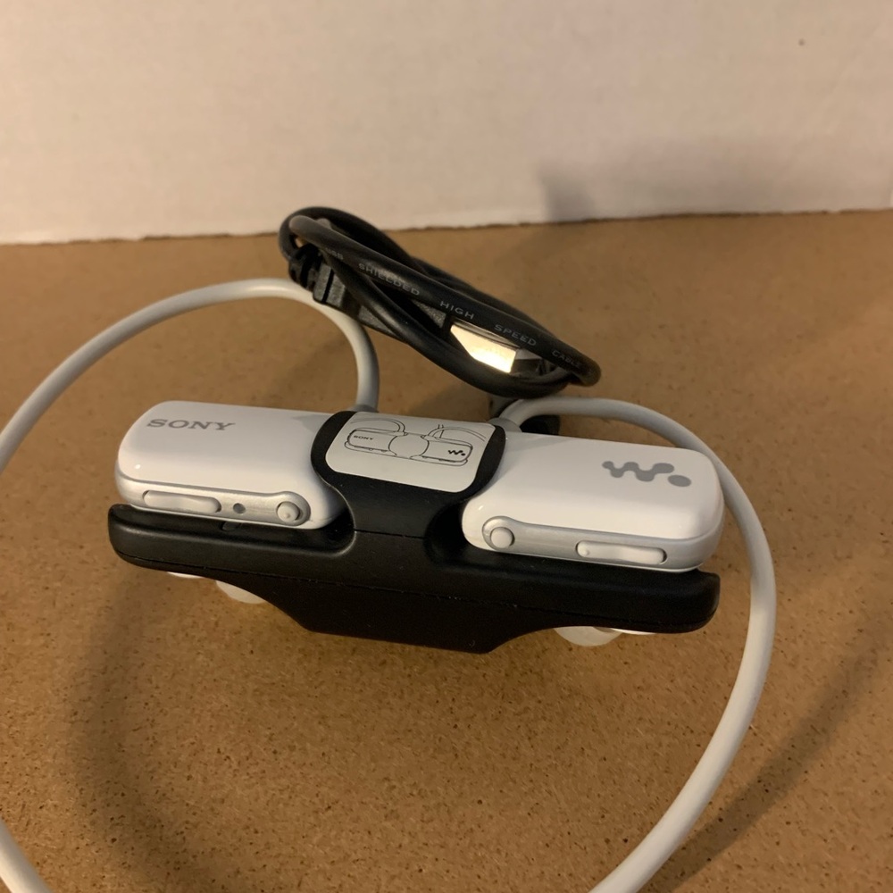 Sony Walkman Clip-On MP3 Player in White and Black